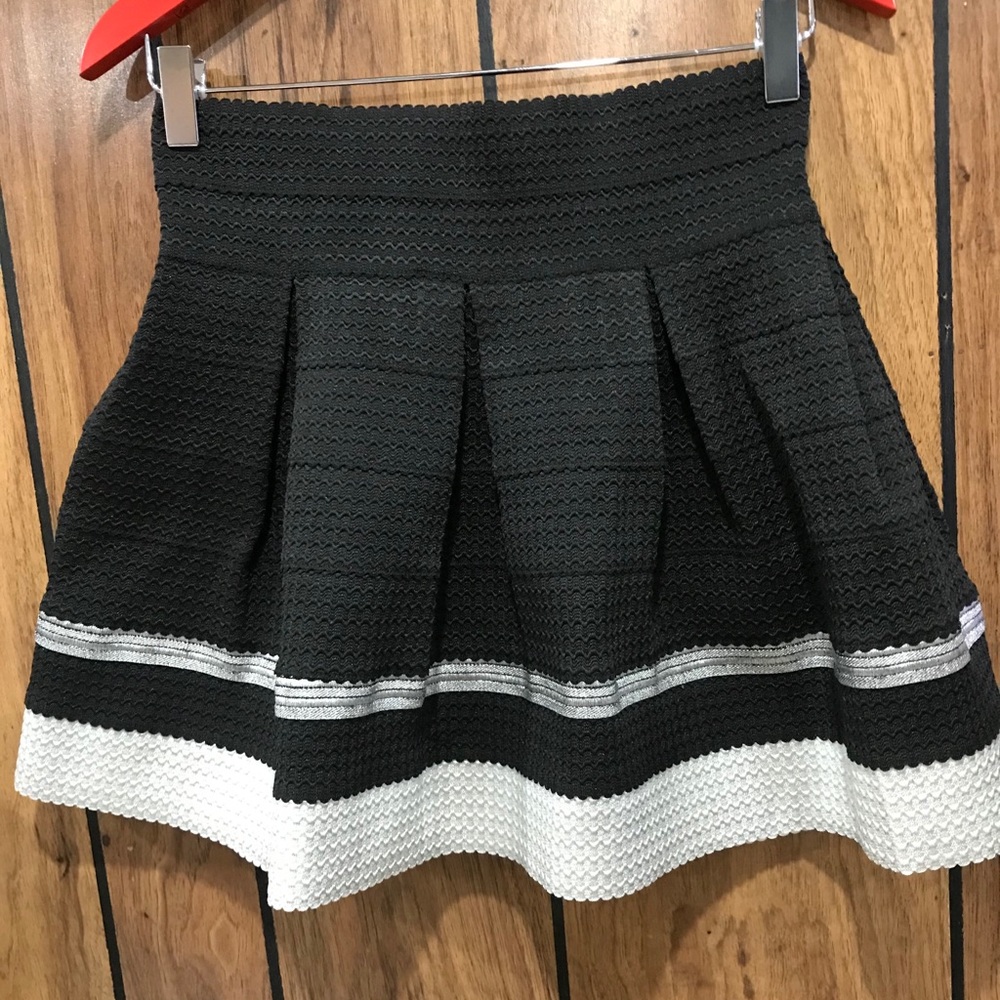 Y2K Black and Silver high Waisted Skater Skirt Women’s Size Large